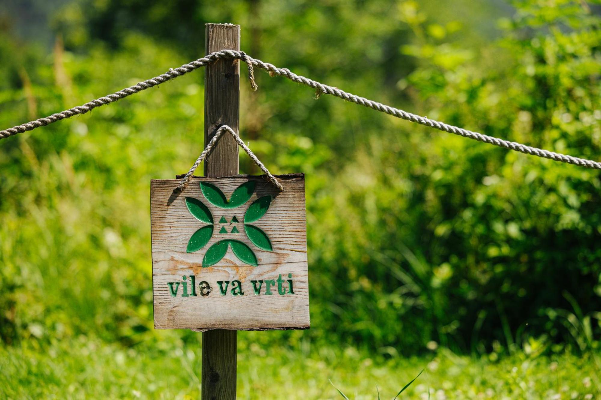 Gozdne Vile Va Vrti Kostel エクステリア 写真